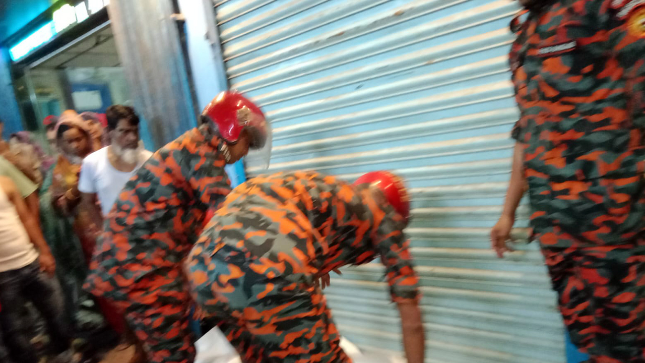 এক মোটরসাইকেলে ৪ জন আরোহী, প্রাণ গেল ৩ জনের